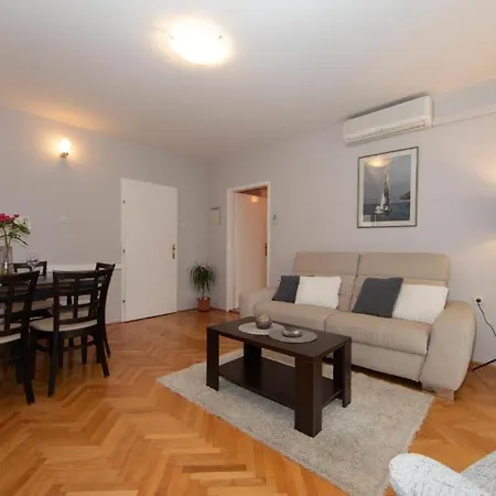 Apartman Mirjana Apartment